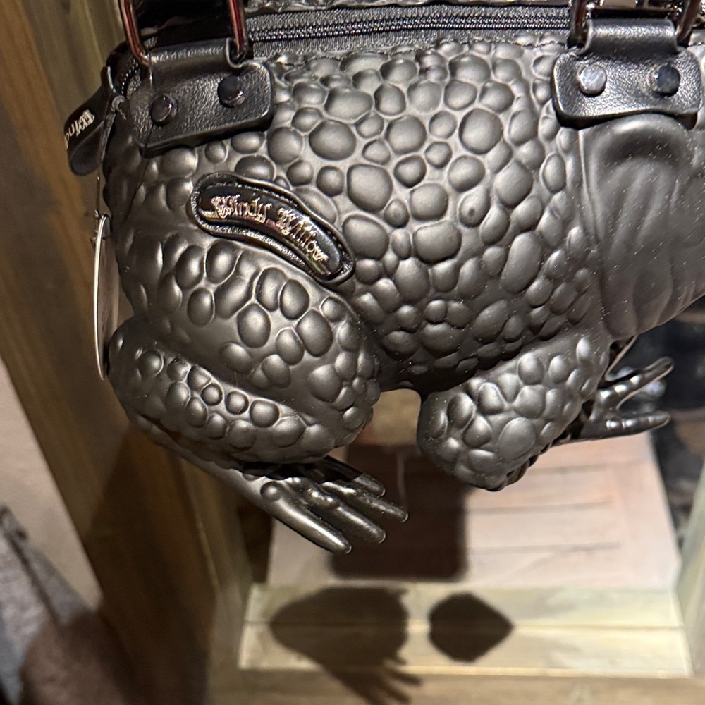 Black Textured Frog Handbag - Picture 7 of 10